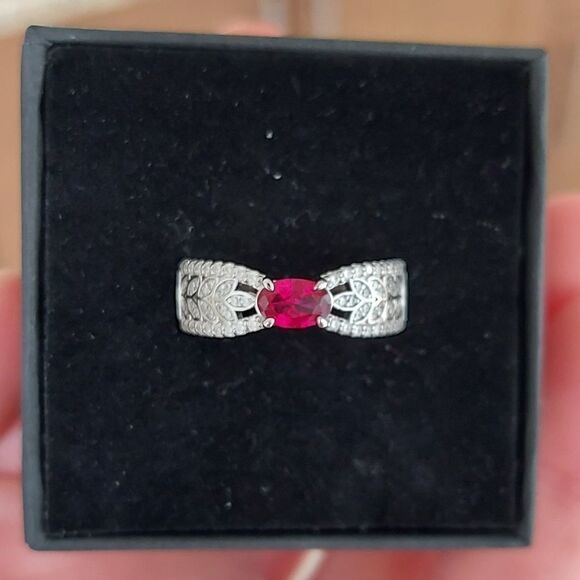 925 Sterling Silver Ruby Wreath Ring - Picture 4 of 13